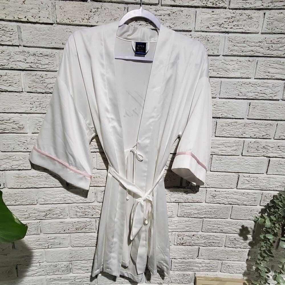 Apt. 9 White Mrs. Bridal Robe, Size X-Small - Picture 2 of 7
